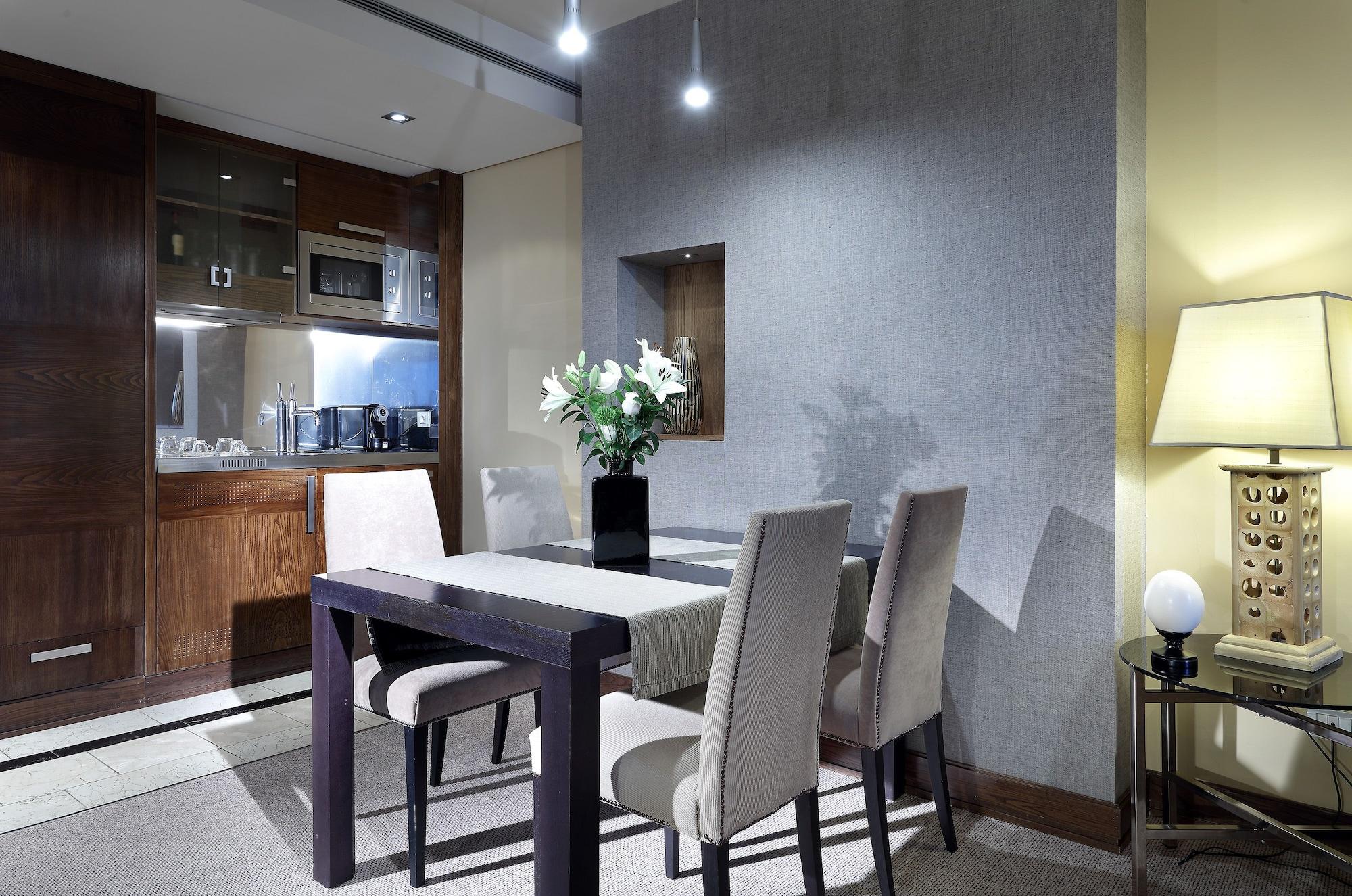 Eurostars Suites Mirasierra Madrid Exterior foto A kitchen in a serviced apartment