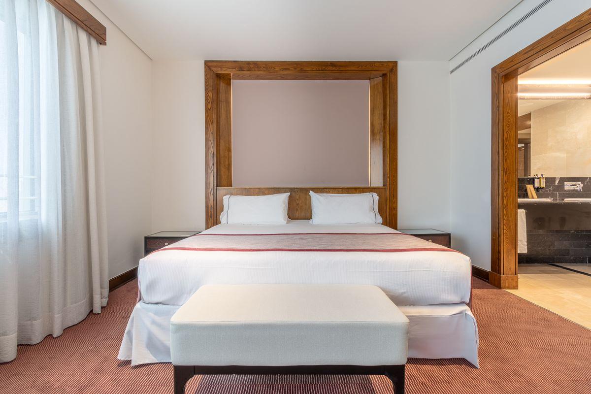 Eurostars Suites Mirasierra Madrid Exterior foto A bedroom at the hotel