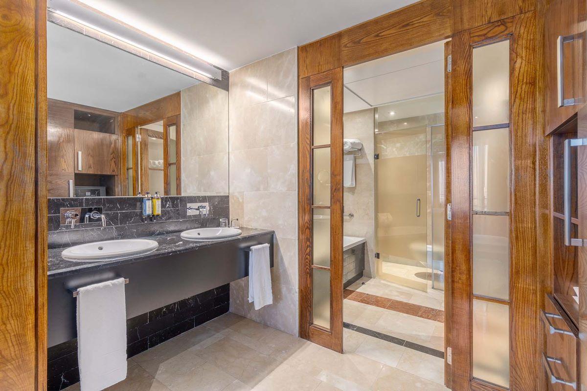 Eurostars Suites Mirasierra Madrid Exterior foto Bathroom