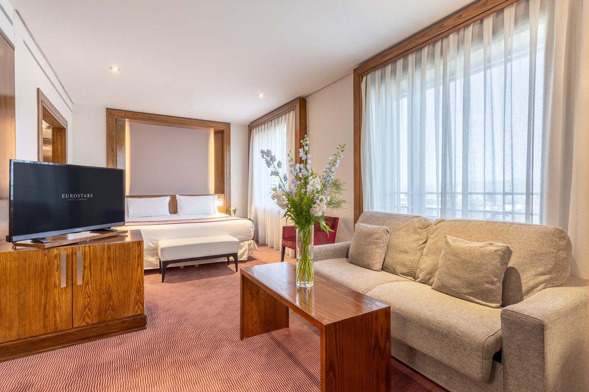 Eurostars Suites Mirasierra Madrid Exterior foto A suite at the hotel