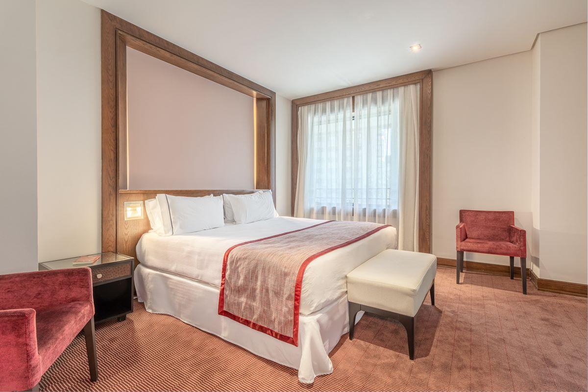 Eurostars Suites Mirasierra Madrid Exterior foto A bedroom at the hotel