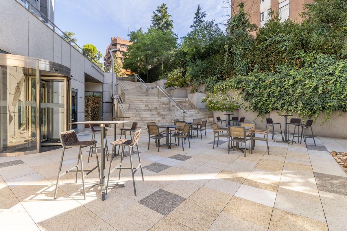 Eurostars Suites Mirasierra Madrid Exterior foto The courtyard of the museum