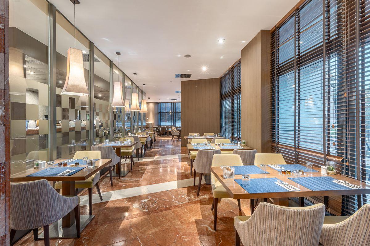 Eurostars Suites Mirasierra Madrid Exterior foto The restaurant