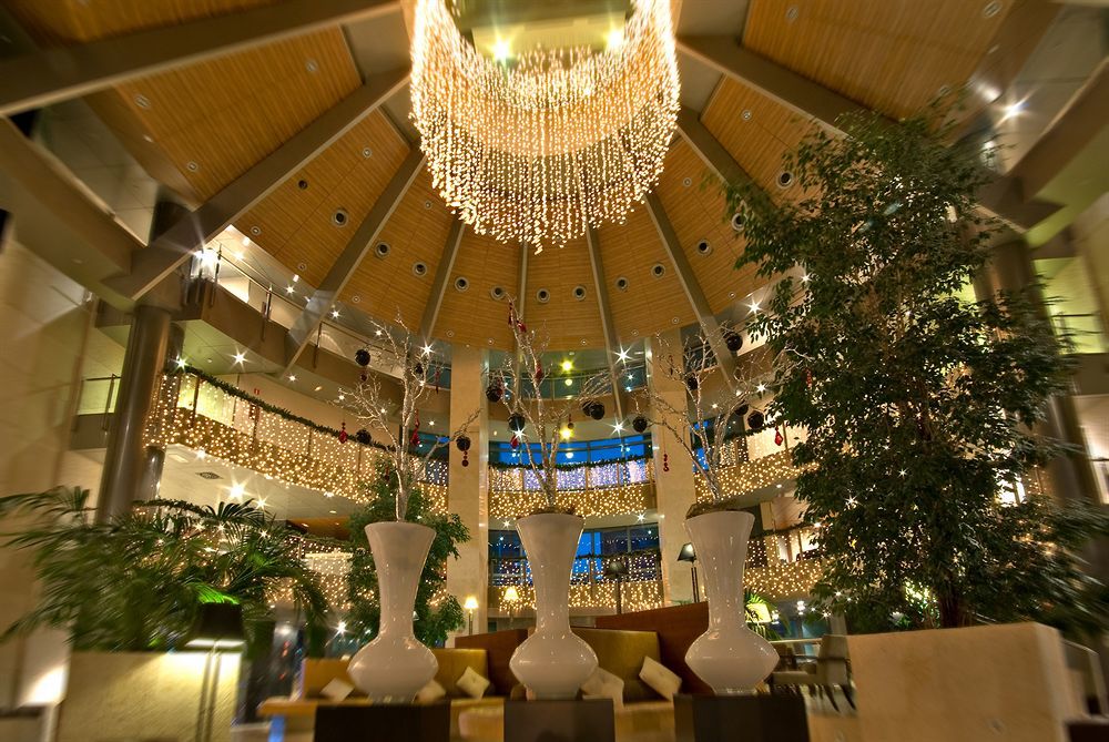 Eurostars Suites Mirasierra Madrid Exterior foto The lobby of the hotel
