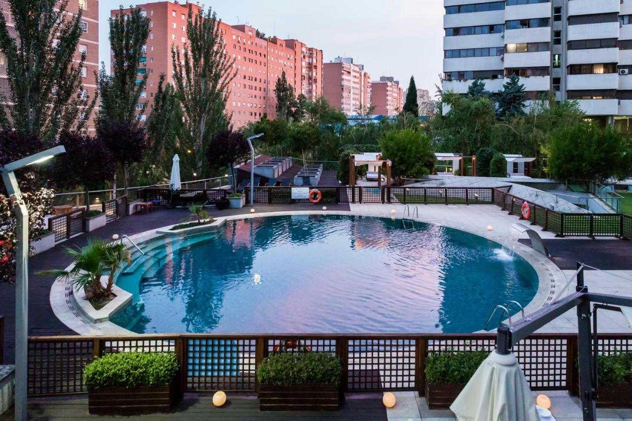 Eurostars Suites Mirasierra Madrid Exterior foto Swimming pool